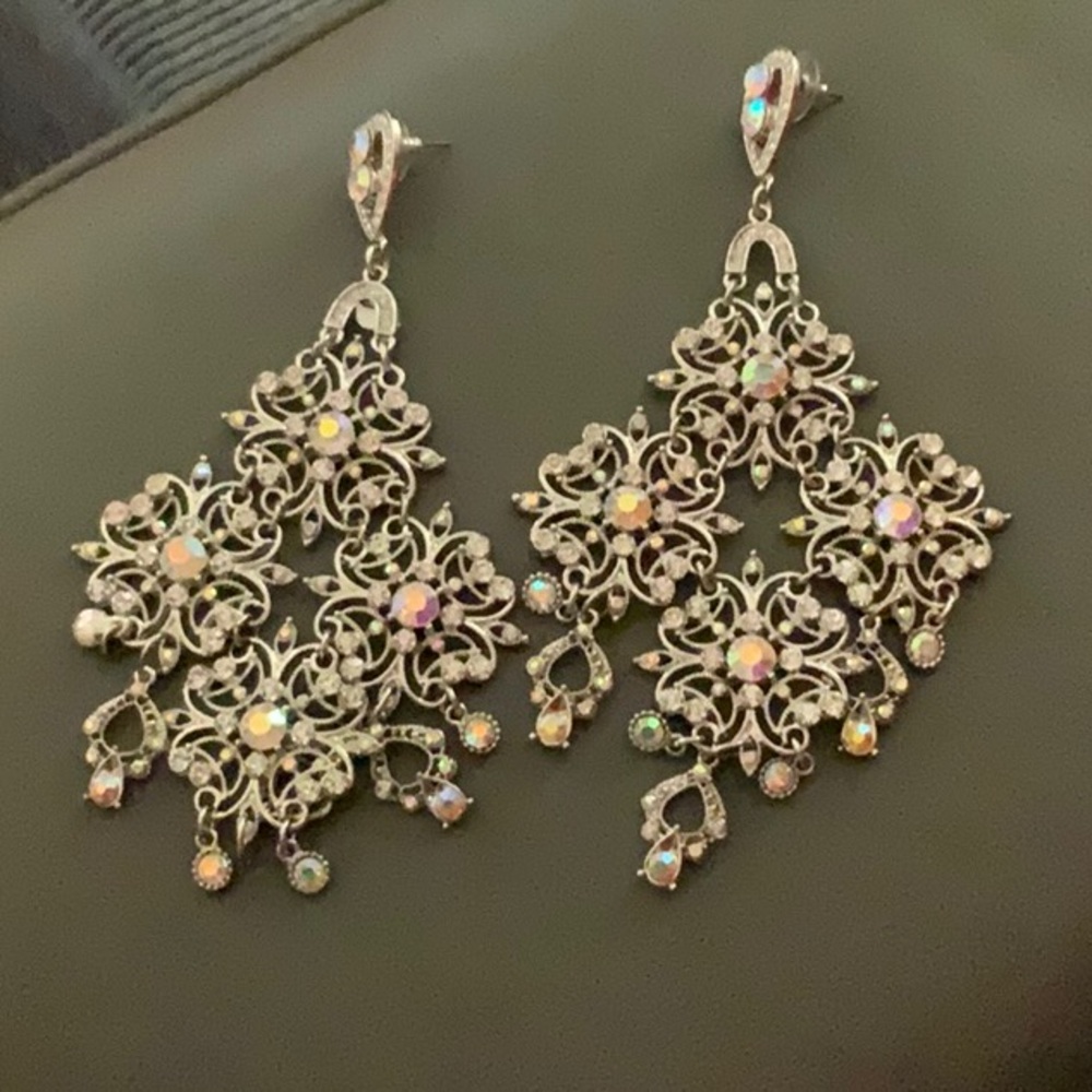 Elegant Silver Filigree Earrings With Sparkling Stones
